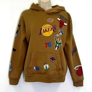 Hollister - All Over NBA Print Brown Graphic Long Sleeve Hoodie Sweatshirt XS
